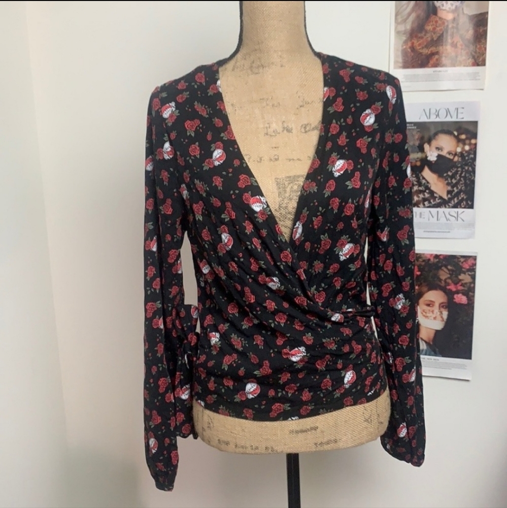 Super fun and stunning By Junkfood skeletons and roses wrap top